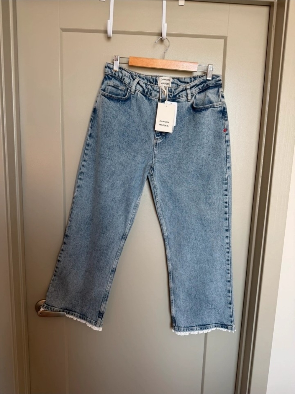 Women’s Light Wash Wide Leg Jeans with Raw Hem